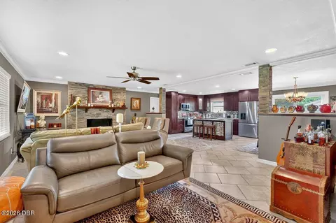 Living - 20 Twin River Dr, Ormond Beach, FL 32174 photo 4 of 4