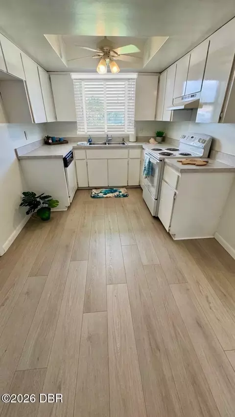 Kitchen - 20 Ocean Crest Dr, Ormond Beach, FL 32176 photo 1 of 2