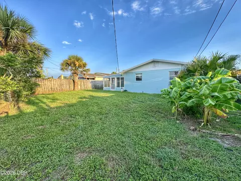 Exterior - 20 Ocean Crest Dr, Ormond Beach, FL 32176 photo 6 of 8