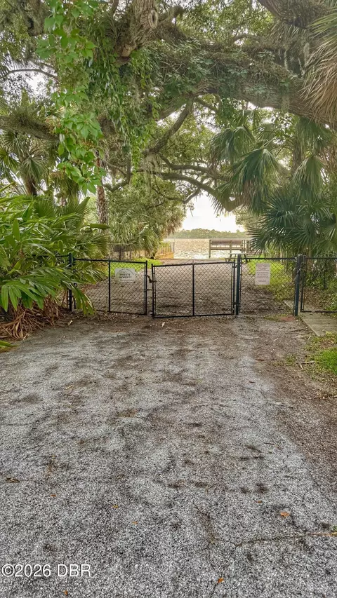 Exterior - 20 Ocean Crest Dr, Ormond Beach, FL 32176 photo 7 of 8