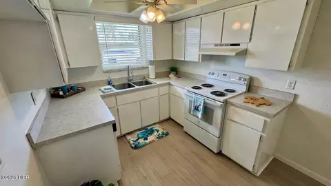Kitchen - 20 Ocean Crest Dr, Ormond Beach, FL 32176 photo 2 of 2