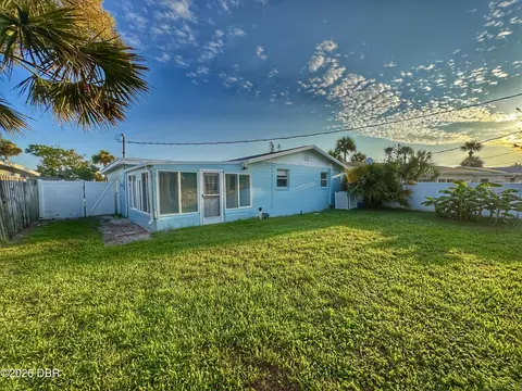 Exterior - 20 Ocean Crest Dr, Ormond Beach, FL 32176 photo 5 of 8