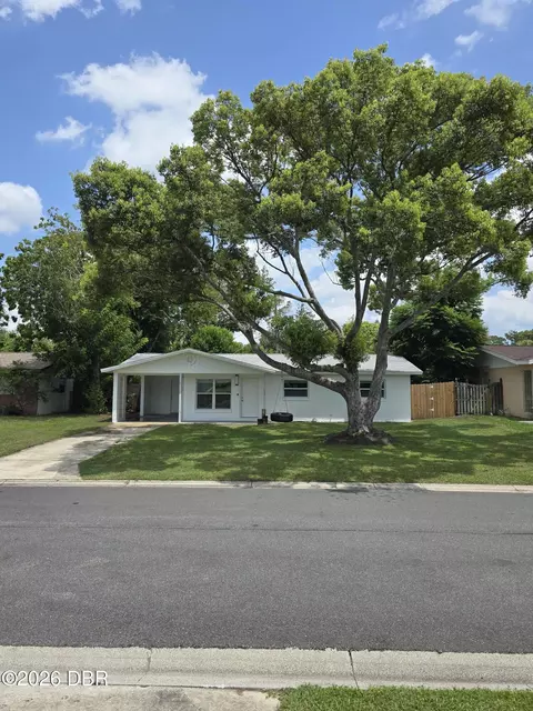 506 Cambridge Cir, South Daytona, FL 32119