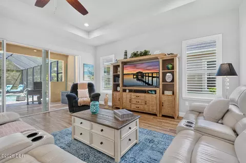 Living - 910 Creekwood Dr, Ormond Beach, FL 32174 photo 2 of 4