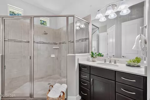 Bath - 910 Creekwood Dr, Ormond Beach, FL 32174 photo 2 of 3