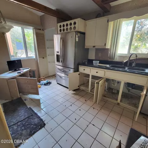 Kitchen - 300 Timberline Trl, Ormond Beach, FL 32174 photo 2 of 2