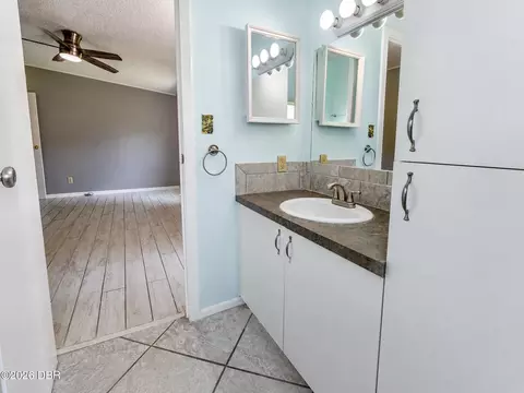 Bath - 604 Topside Cir, Edgewater, FL 32141 photo 3 of 5