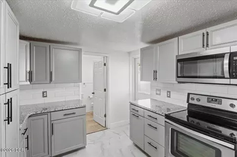 Kitchen - 15 Alamanda Dr, Ormond Beach, FL 32176 photo 3 of 4