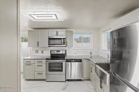 Kitchen - 15 Alamanda Dr, Ormond Beach, FL 32176 photo 2 of 4