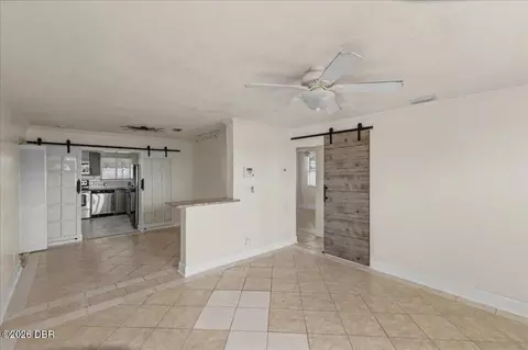 Living - 15 Alamanda Dr, Ormond Beach, FL 32176 photo 3 of 4