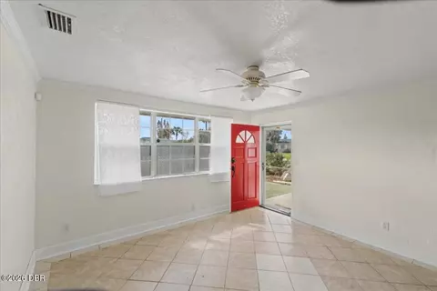 Living - 15 Alamanda Dr, Ormond Beach, FL 32176 photo 2 of 4