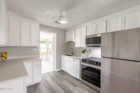 Kitchen - 46 Ocean Shore Dr, Ormond Beach, FL 32176 photo 1 of 2