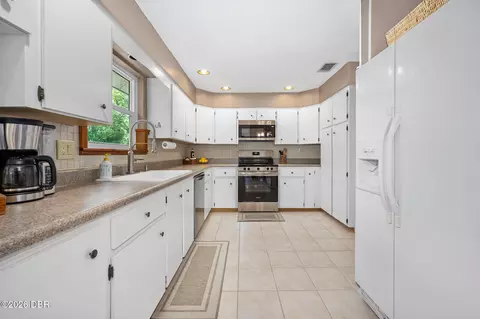 Kitchen - 92 Ridge Field Pl, Ormond Beach, FL 32174 photo 1 of 4