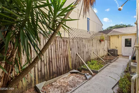 Exterior - 108 Northbrook Ln, Ormond Beach, FL 32174 photo 5 of 8