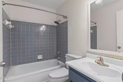 Bath - 108 Northbrook Ln, Ormond Beach, FL 32174 photo 2 of 5