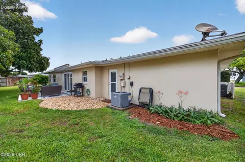 93 Dianne Dr, Ormond Beach, FL 32176 photo 4