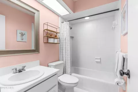 Bath - 285 Bayridge Ct, Ormond Beach, FL 32174 photo 4 of 4