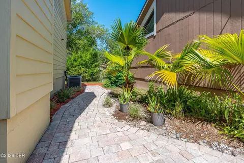 Exterior - 285 Bayridge Ct, Ormond Beach, FL 32174 photo 3 of 7