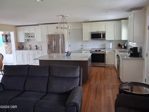 Kitchen - 40 Pleasant Dr, Ormond Beach, FL 32176 photo 3 of 4