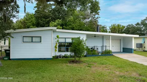 122 Sanrobar Dr, Holly Hill, FL 32117