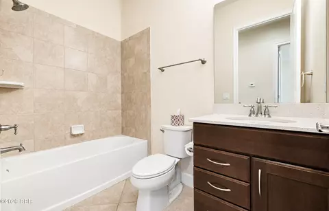 Bath - 817 Pinewood Dr, Ormond Beach, FL 32174 photo 4 of 5
