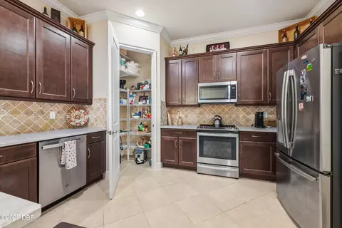 Kitchen - 817 Pinewood Dr, Ormond Beach, FL 32174 photo 3 of 5