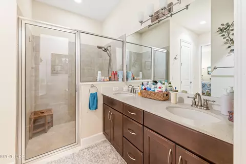 Bath - 817 Pinewood Dr, Ormond Beach, FL 32174 photo 4 of 4