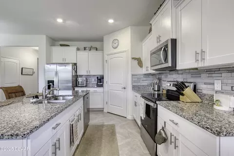 Kitchen - 6 Fox Lair Ct, Ormond Beach, FL 32174 photo 7 of 7