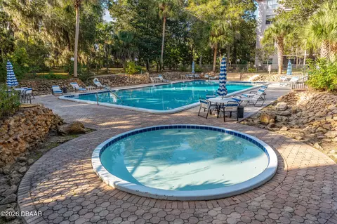 Exterior - 640 N Nova Rd, Ormond Beach, FL 32174 photo 6 of 8