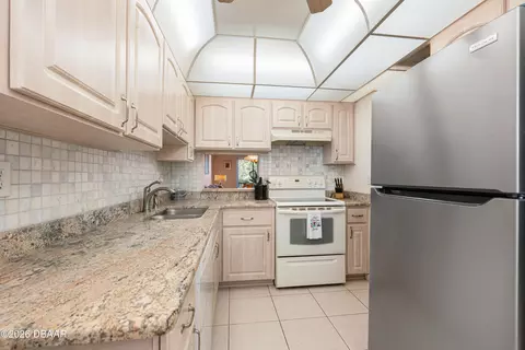 Kitchen - 640 N Nova Rd, Ormond Beach, FL 32174 photo 4 of 5