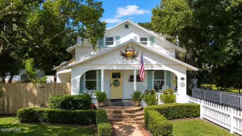 1112 Palmetto St, New Smyrna Beach, FL 32168