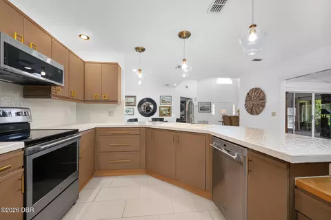 Kitchen - 28 Treetop Cir, Ormond Beach, FL 32174 photo 1 of 3