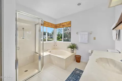 Bath - 28 Treetop Cir, Ormond Beach, FL 32174 photo 2 of 6
