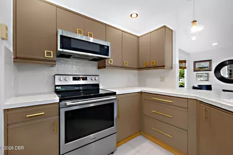 Kitchen - 28 Treetop Cir, Ormond Beach, FL 32174 photo 2 of 3