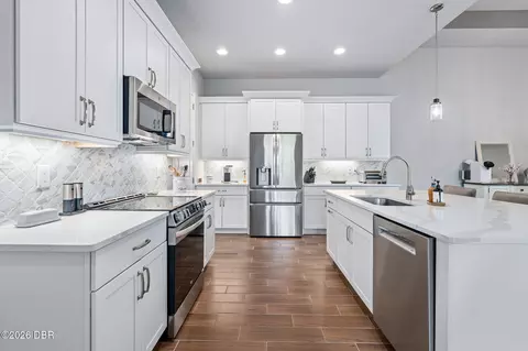Kitchen - 17 Regency Rd, Ormond Beach, FL 32174 photo 8 of 9