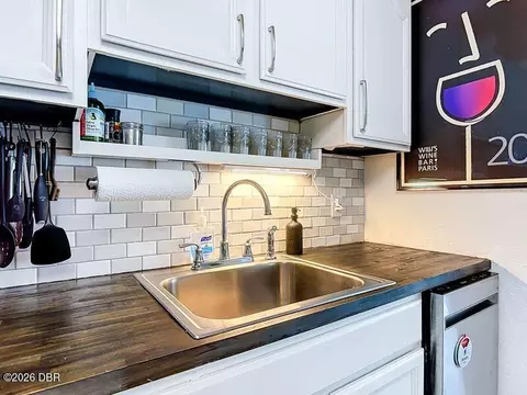 Kitchen - 29 Ocean Shore Dr, Ormond Beach, FL 32176 photo 4 of 4