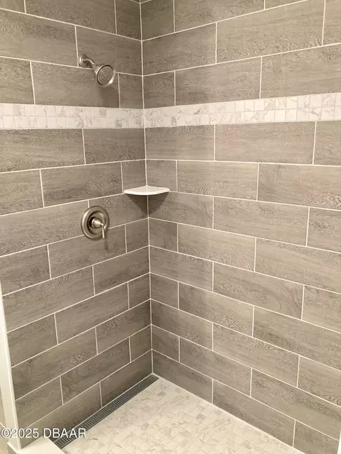 Bath - 2129 Lime Tree Dr, Edgewater, FL 32141 photo 8 of 17