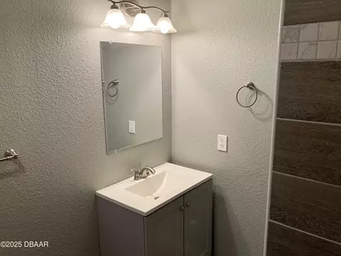 Bath - 2129 Lime Tree Dr, Edgewater, FL 32141 photo 5 of 17