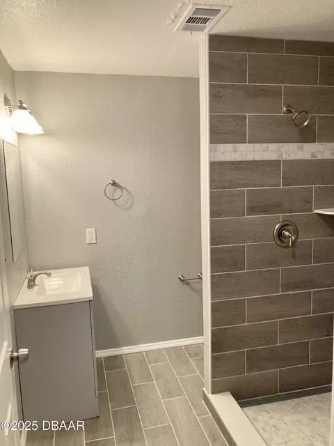 Bath - 2129 Lime Tree Dr, Edgewater, FL 32141 photo 2 of 17
