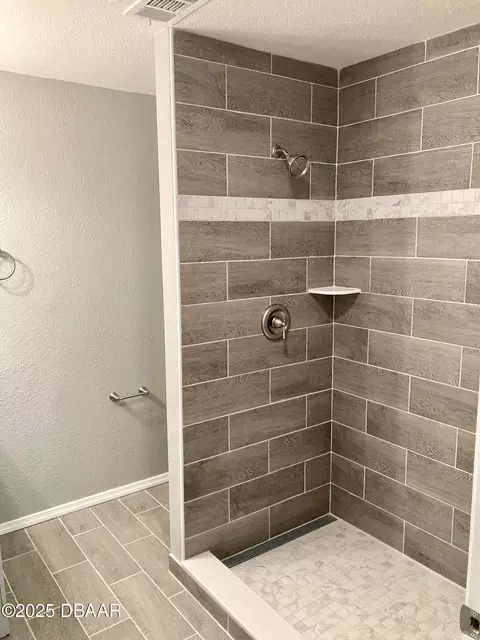 Bath - 2129 Lime Tree Dr, Edgewater, FL 32141 photo 6 of 17