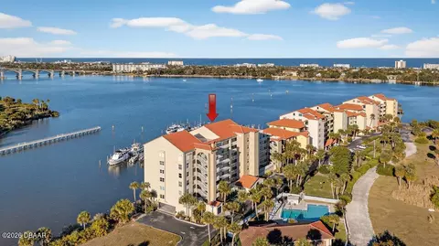 522 Marina Point Dr, Daytona Beach, FL 32114