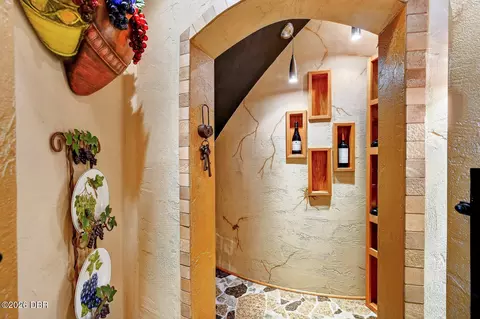 Entry Way - 621 Riverview Rd, Flagler Beach, FL 32136 photo 6 of 8