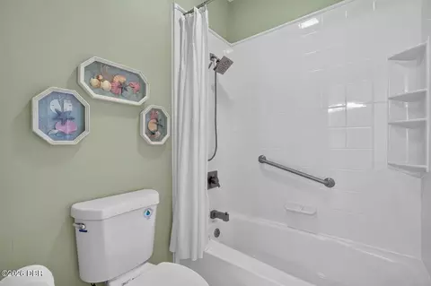 Bath - 621 Riverview Rd, Flagler Beach, FL 32136 photo 7 of 7