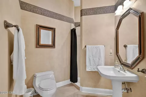 Bath - 621 Riverview Rd, Flagler Beach, FL 32136 photo 1 of 7