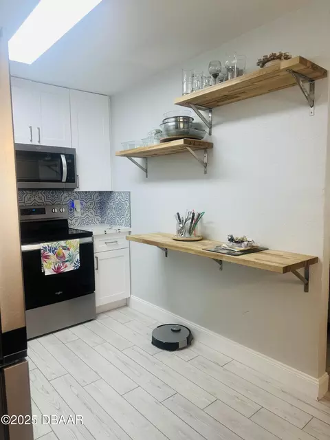 Kitchen - 49 Alamanda Dr, Ormond Beach, FL 32176 photo 5 of 6