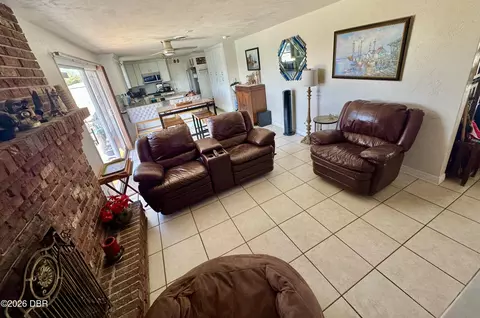 Living - 153 University Cir, Ormond Beach, FL 32176 photo 7 of 9