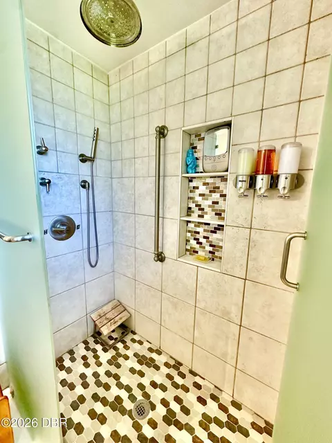 Bath - 153 University Cir, Ormond Beach, FL 32176 photo 6 of 11