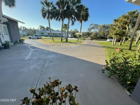 Exterior - 153 University Cir, Ormond Beach, FL 32176 photo 2 of 10