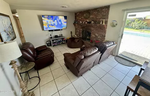 Living - 153 University Cir, Ormond Beach, FL 32176 photo 5 of 9