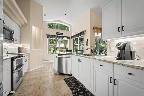 Kitchen - 39 Lakebluff Dr, Ormond Beach, FL 32174 photo 4 of 4